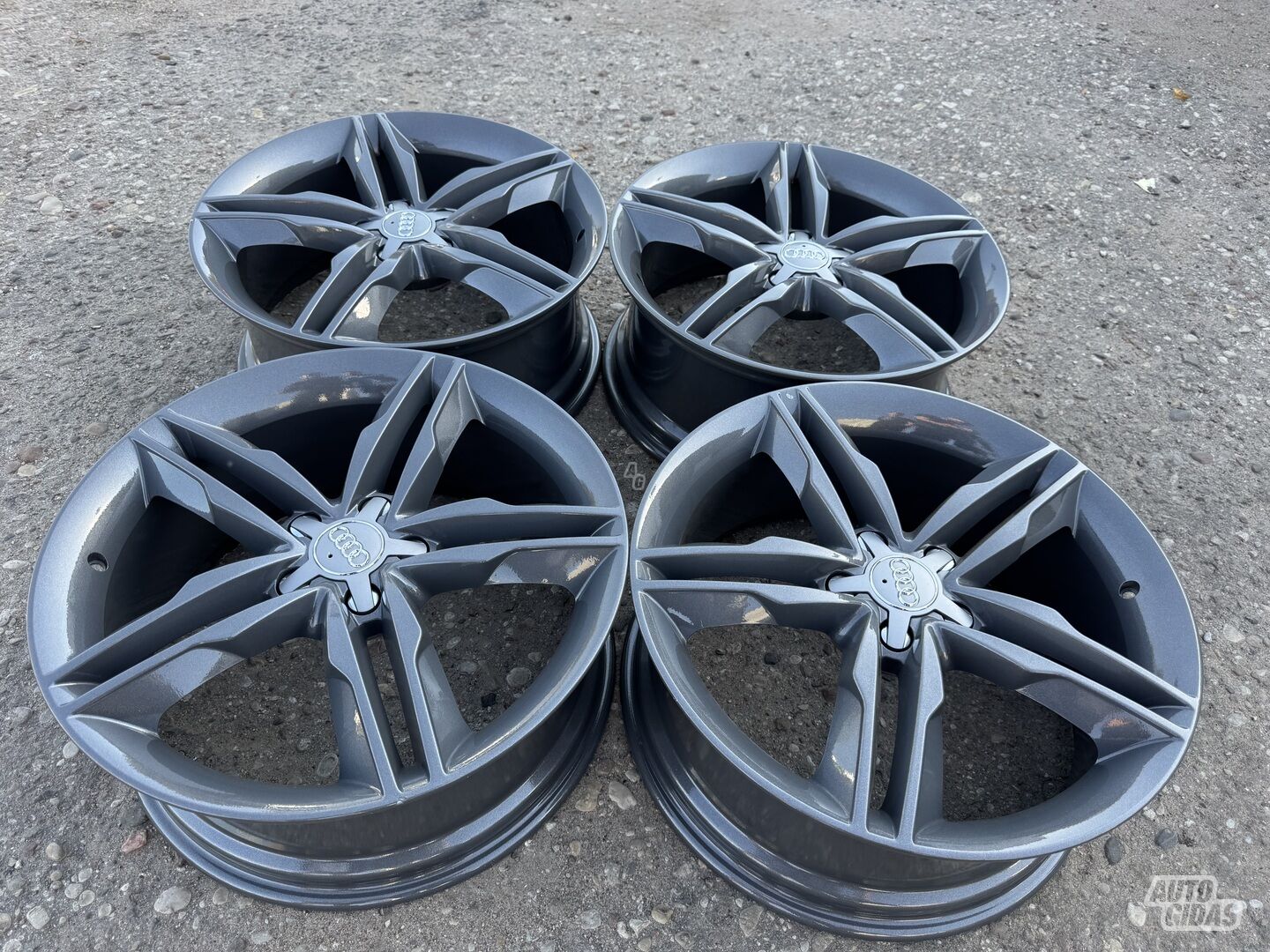 Audi Siunciam, 8J ET45 light alloy R19 rims