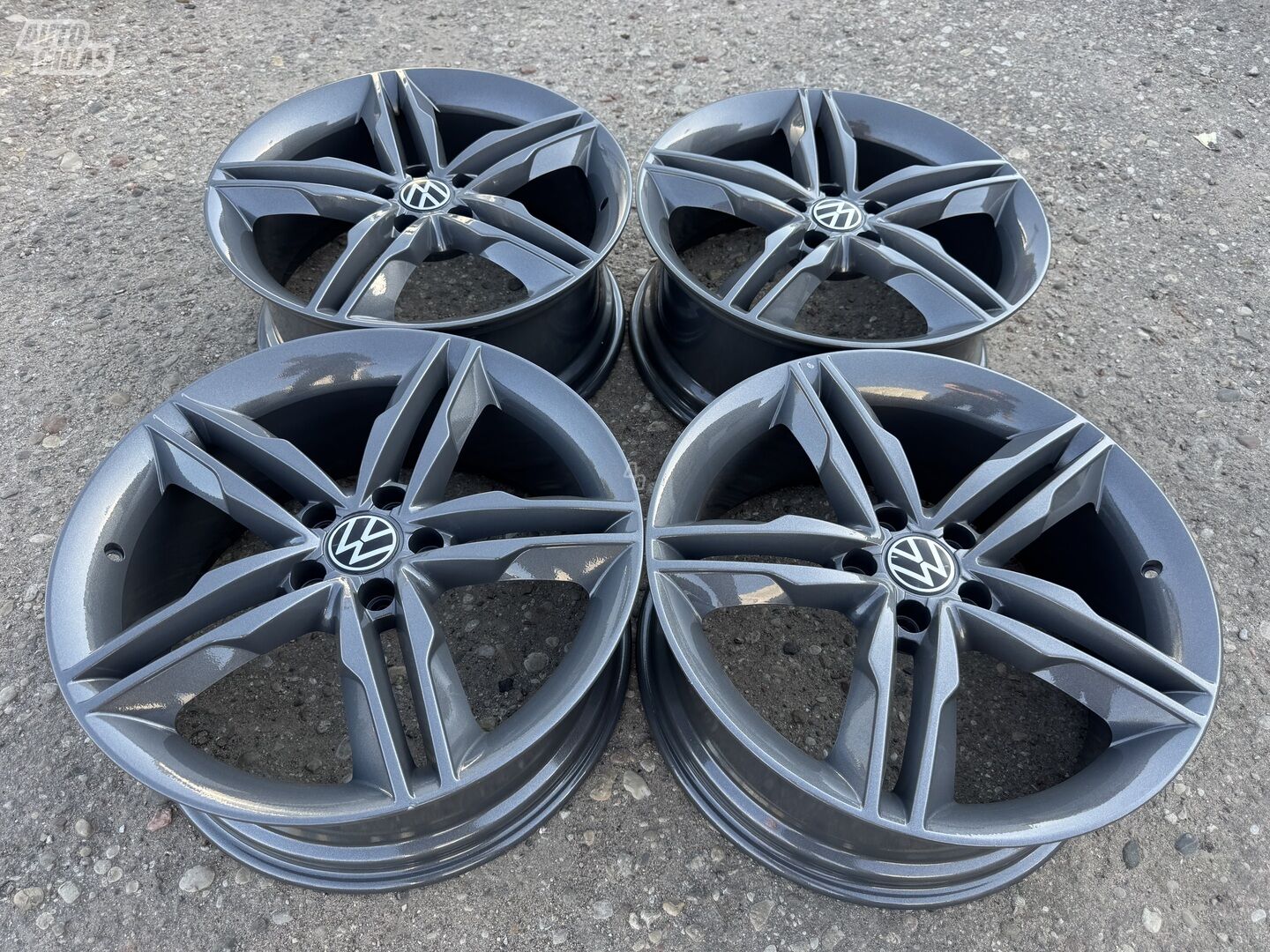 Volkswagen Siunciam, 8J ET45 light alloy R19 rims