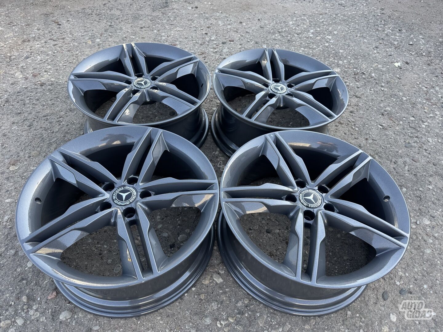 Mercedes-Benz Siunciam, 8J ET45 light alloy R19 rims