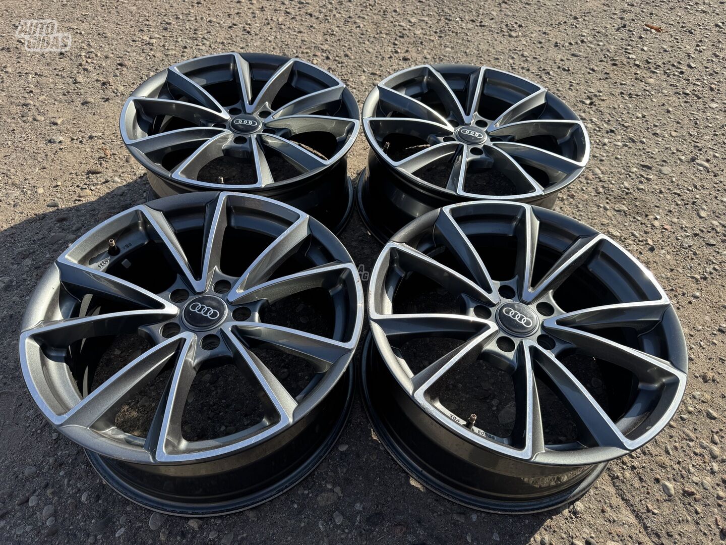 Audi Siunciam, 8J ET35 light alloy R18 rims