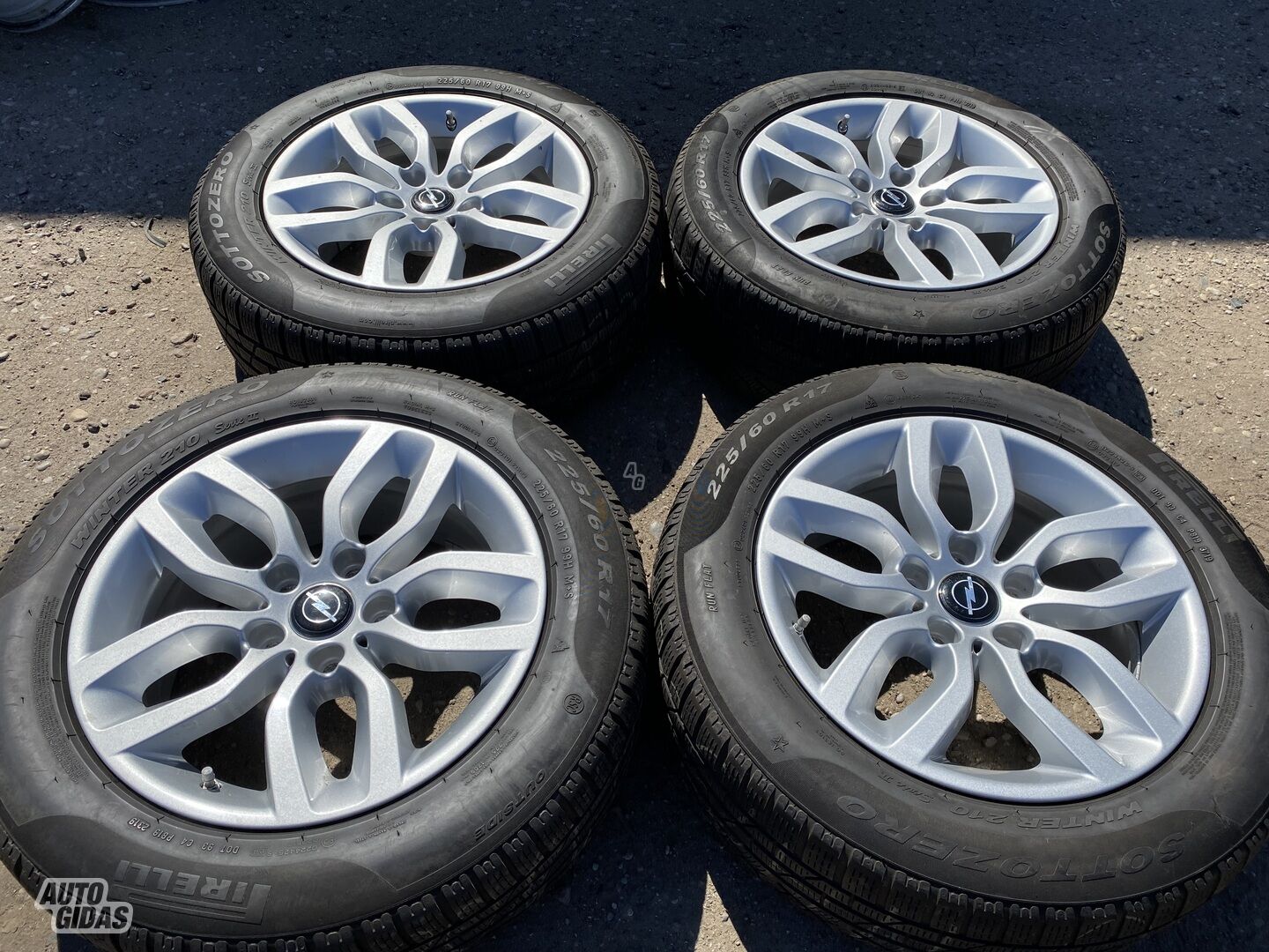 Opel Siunciam, 7,5J ET32 Insignia light alloy R17 rims