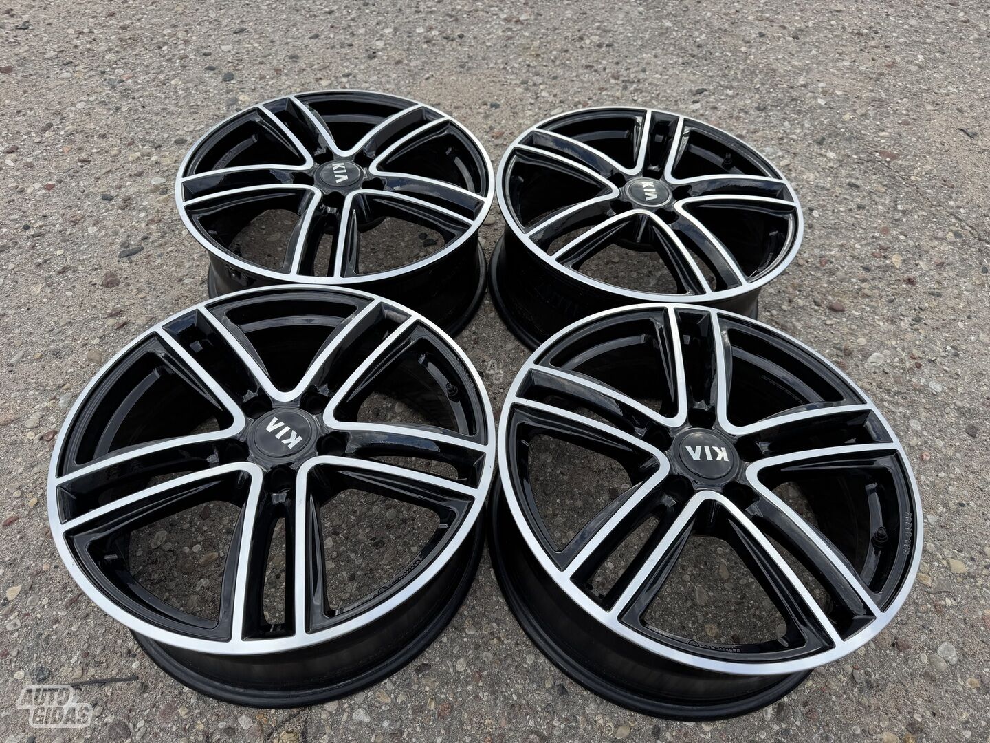 KIA Siunciam, 7J ET40 light alloy R18 rims