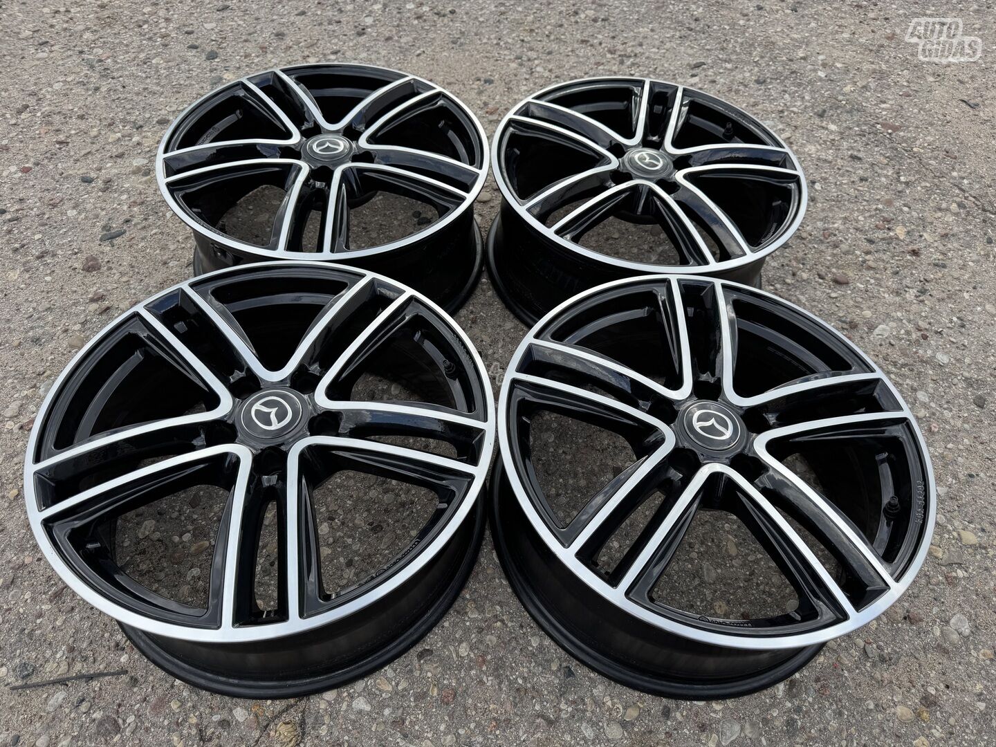 Mazda Siunciam, 7J Et40 light alloy R18 rims