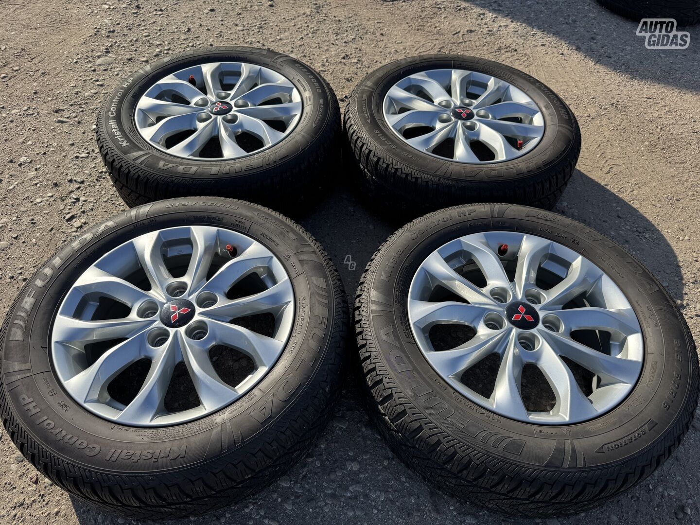 Mitsubishi Siunciam, 6.5J ET50 light alloy R16 rims