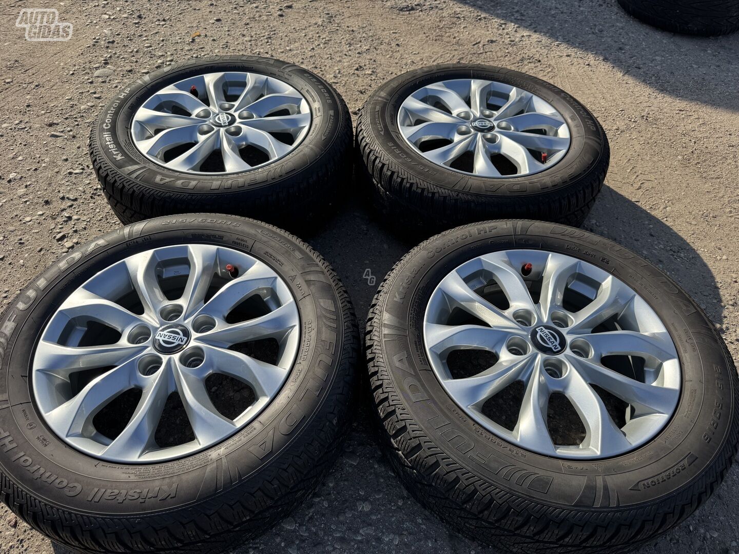 Nissan Siunciam, 6.5J ET50 light alloy R16 rims