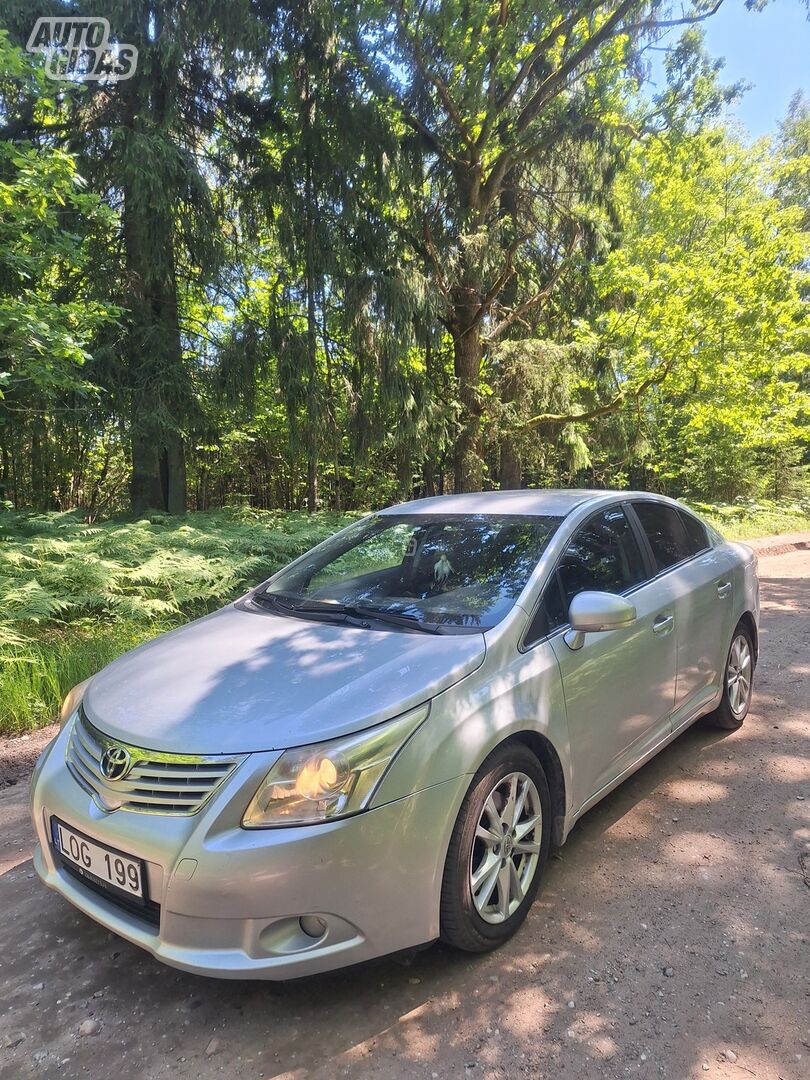 Toyota Avensis 2009 y Sedan