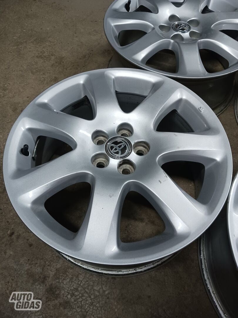 Toyota Prius light alloy R17 rims