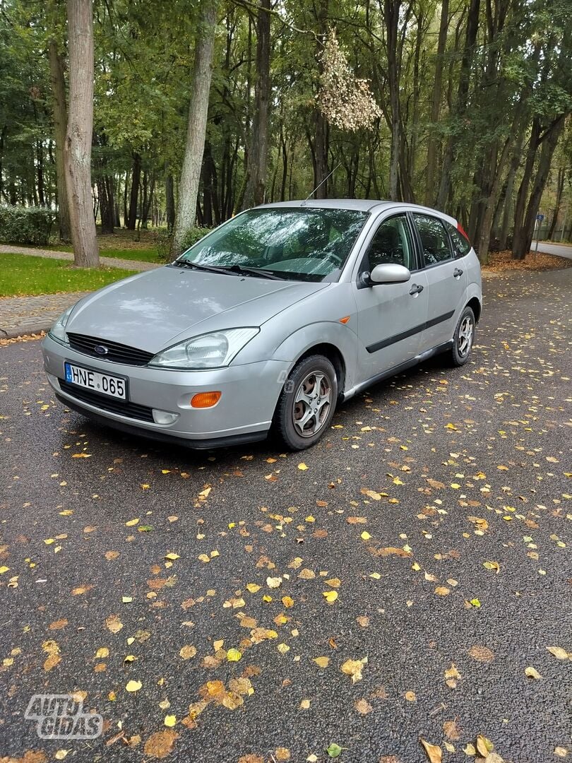 Ford Focus I 2001 y