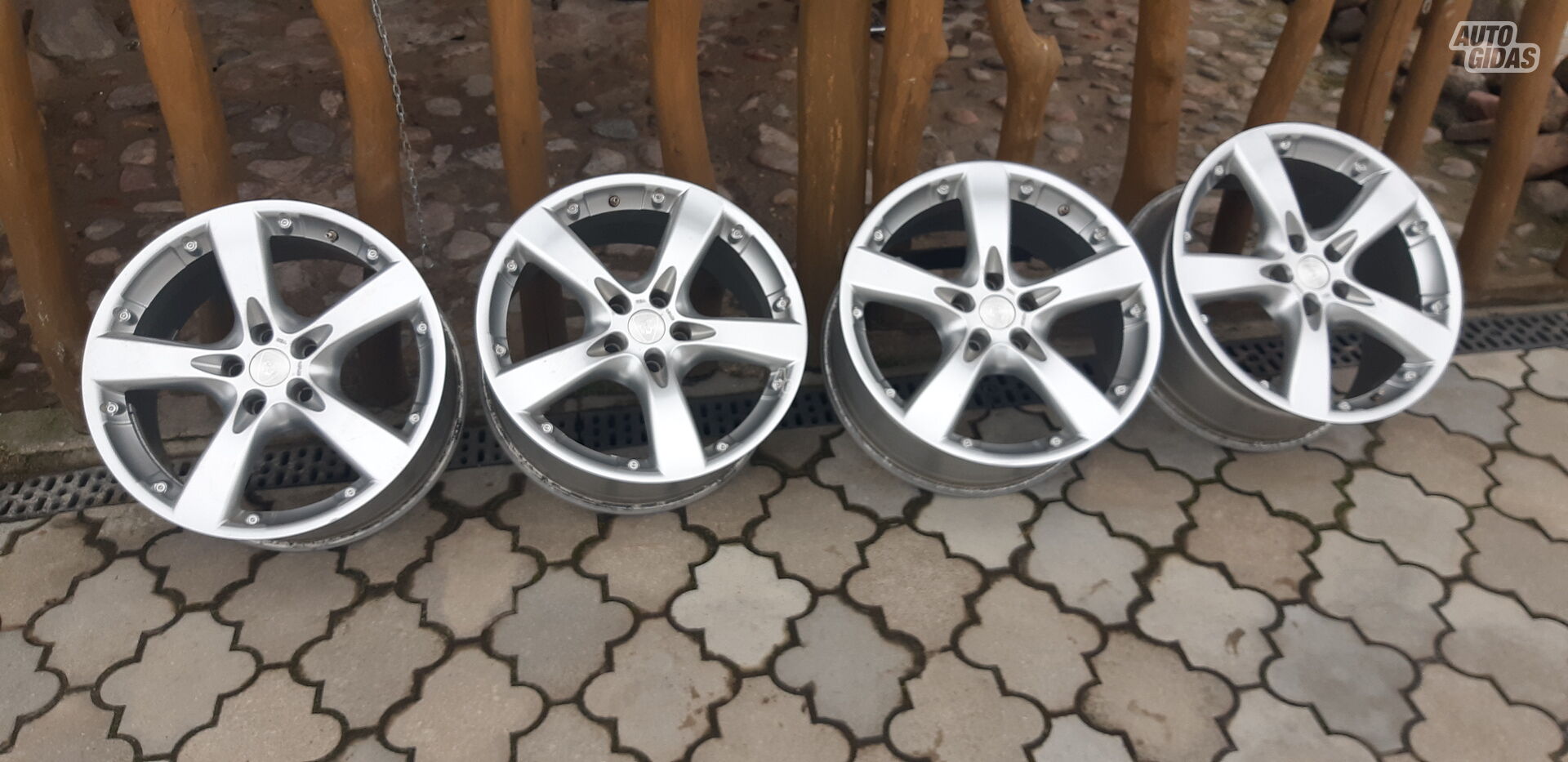 Light alloy R18 rims