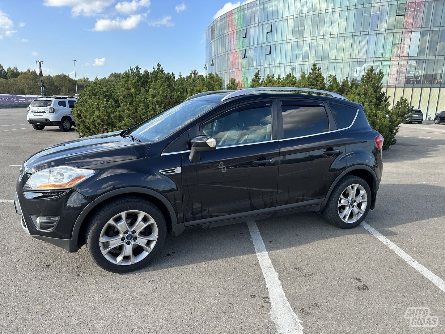 Ford Kuga 2010 y Off-road / Crossover