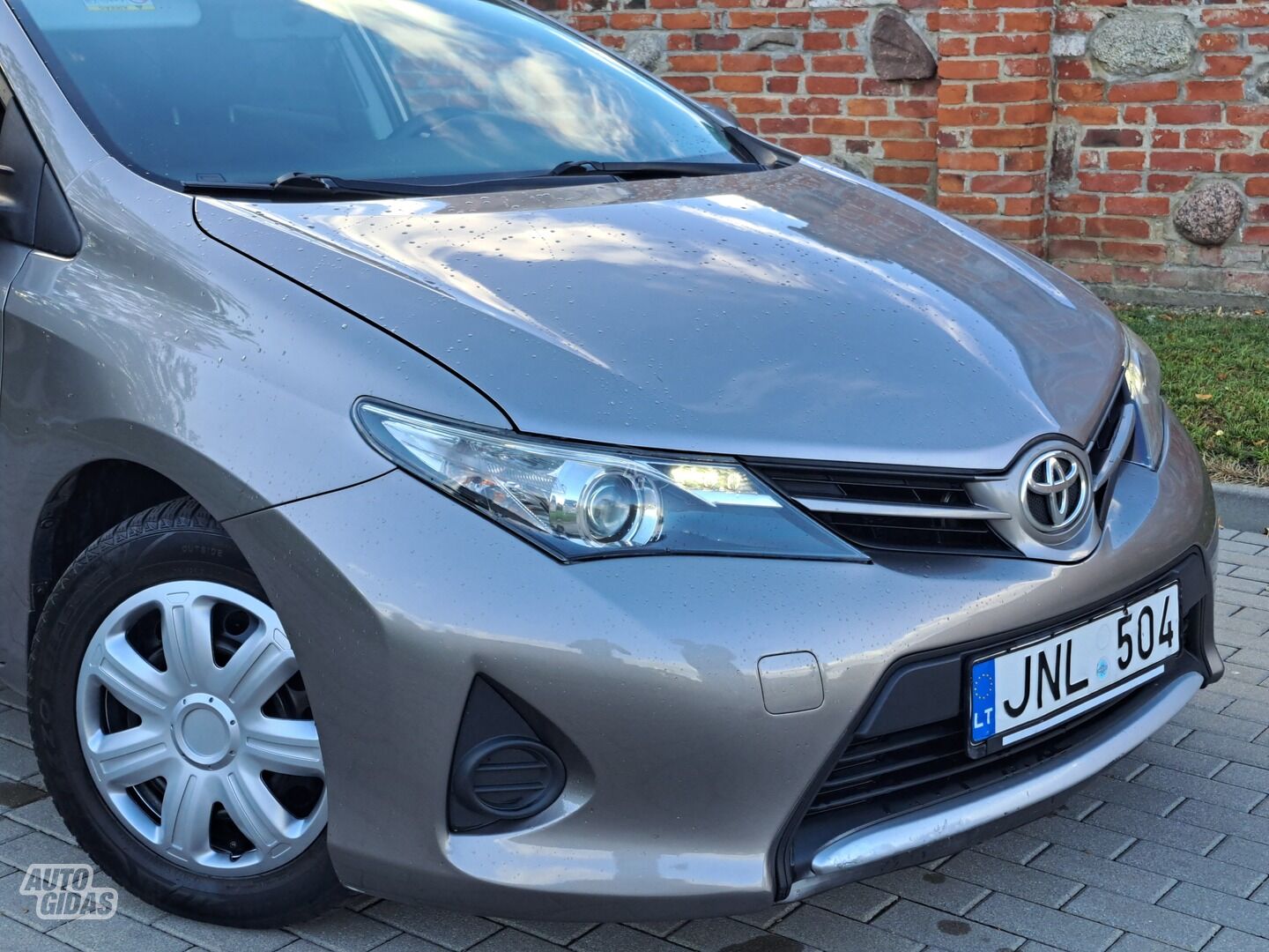 Toyota Auris II 2013 y