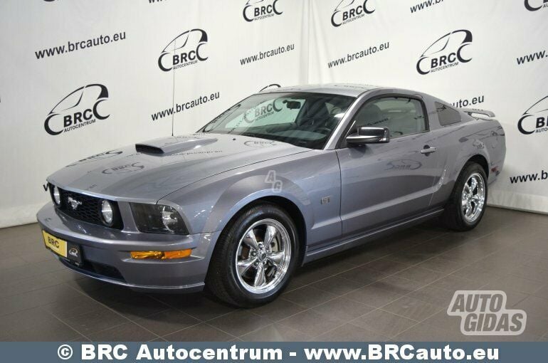 Ford Mustang GT V8 manual 2007 m