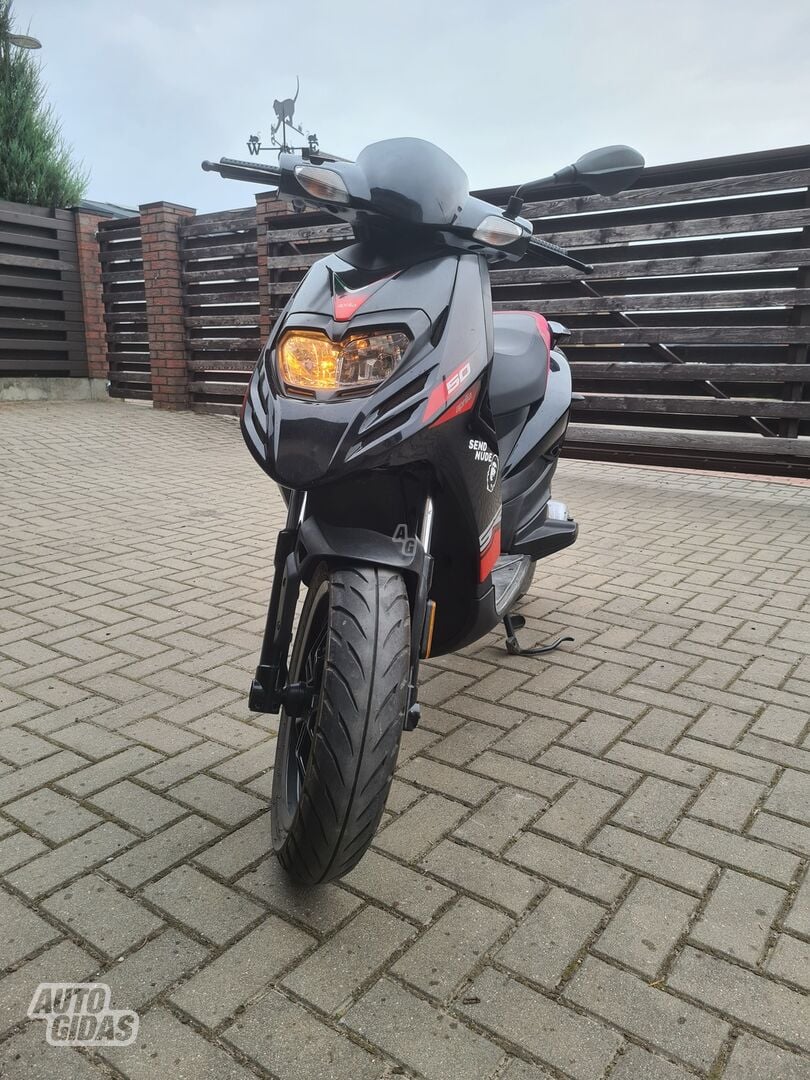 Aprilia SR 2017 y Scooter / moped