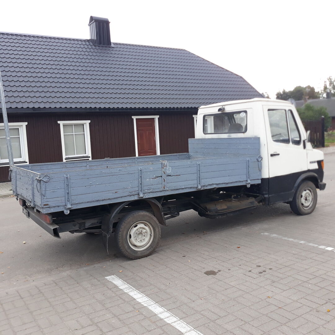 Mercedes-Benz 207 1981 m Krovininis mikroautobusas