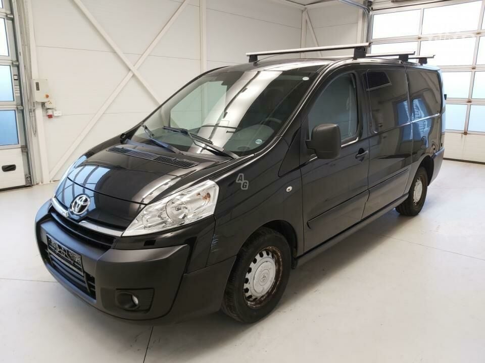 Toyota Proace 2014 y Commercial auto (with box)