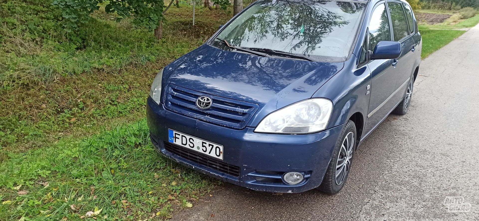 Toyota Avensis Verso 2002 г Минивэн