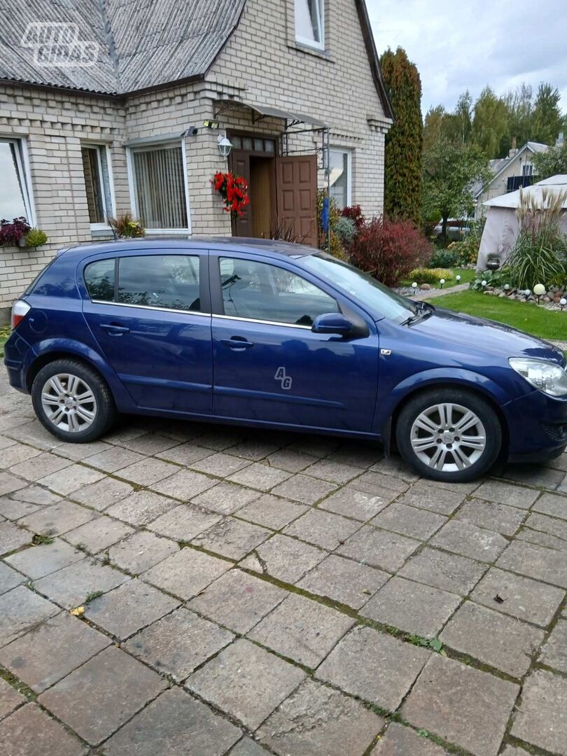 Opel Astra 2009 г Купе