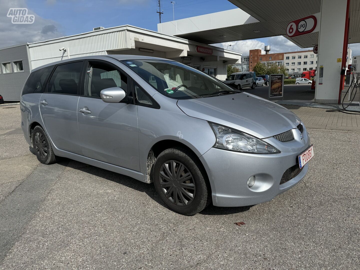 Mitsubishi Grandis 2010 y Van