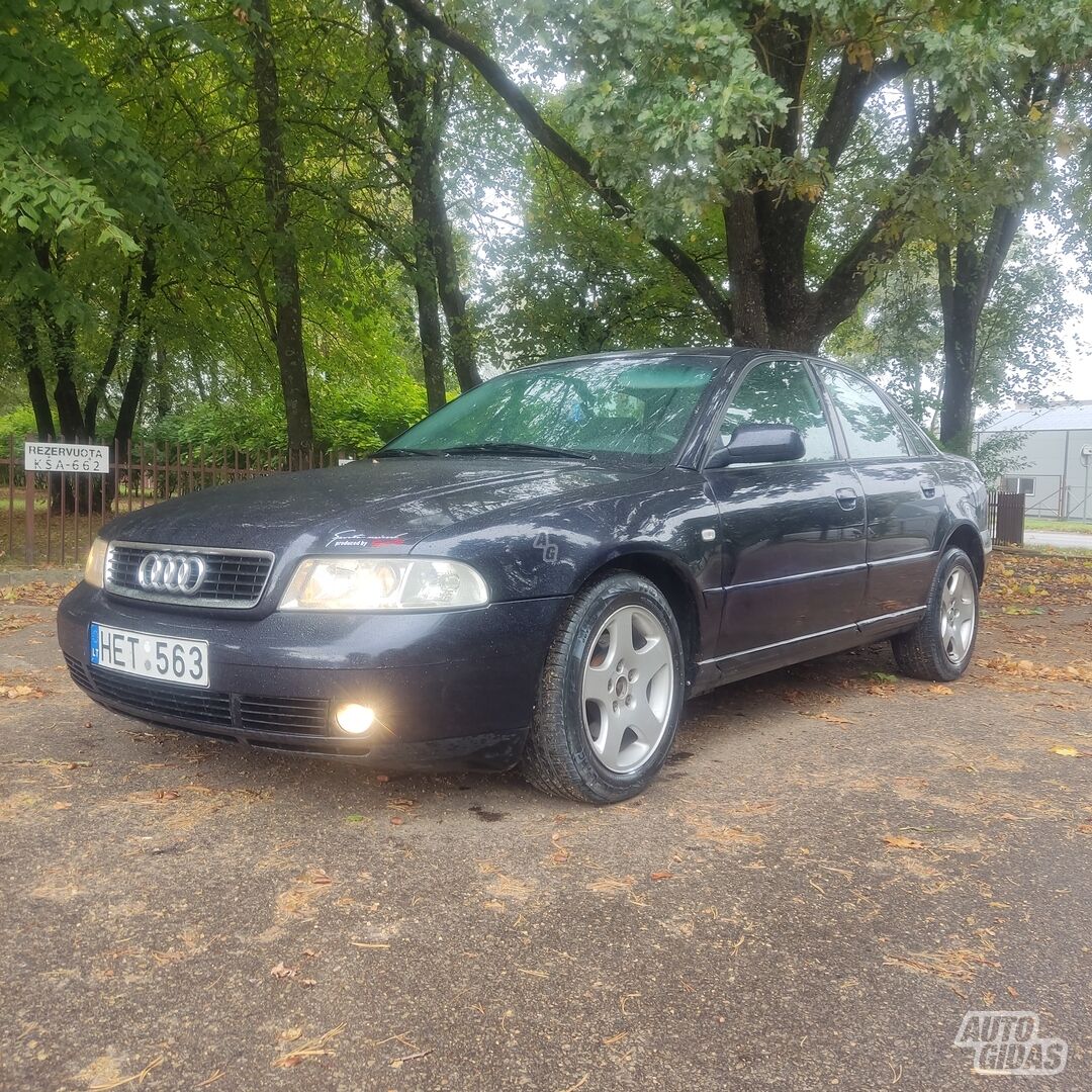 Audi A4 2001 m Sedanas