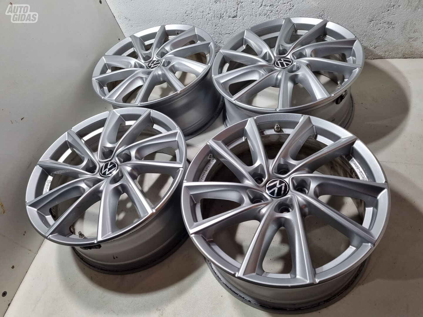 Volkswagen R17 Golf light alloy R17 rims