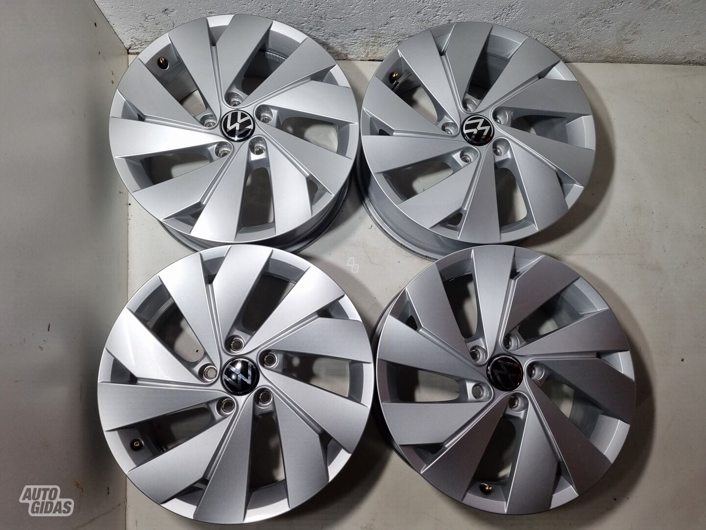 Volkswagen Golf 8 originalūs Golf light alloy R17 rims