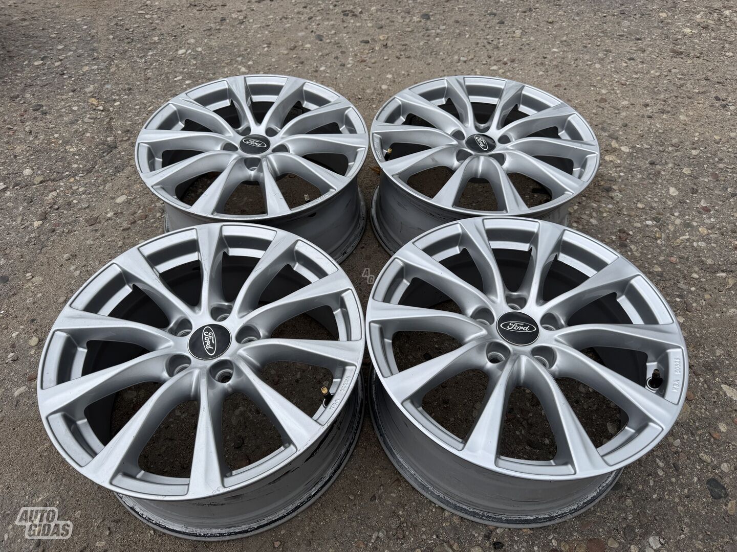 Ford Siunciam, 7.5J ET45 light alloy R17 rims