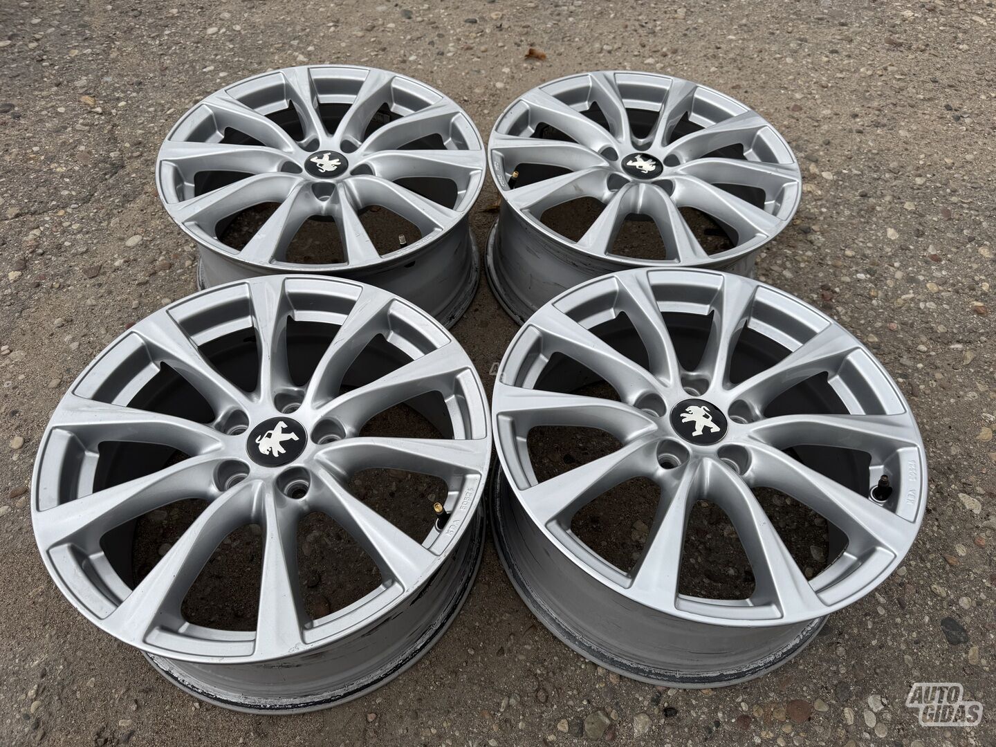 Peugeot Siunciam, 7.5J ET45 light alloy R17 rims