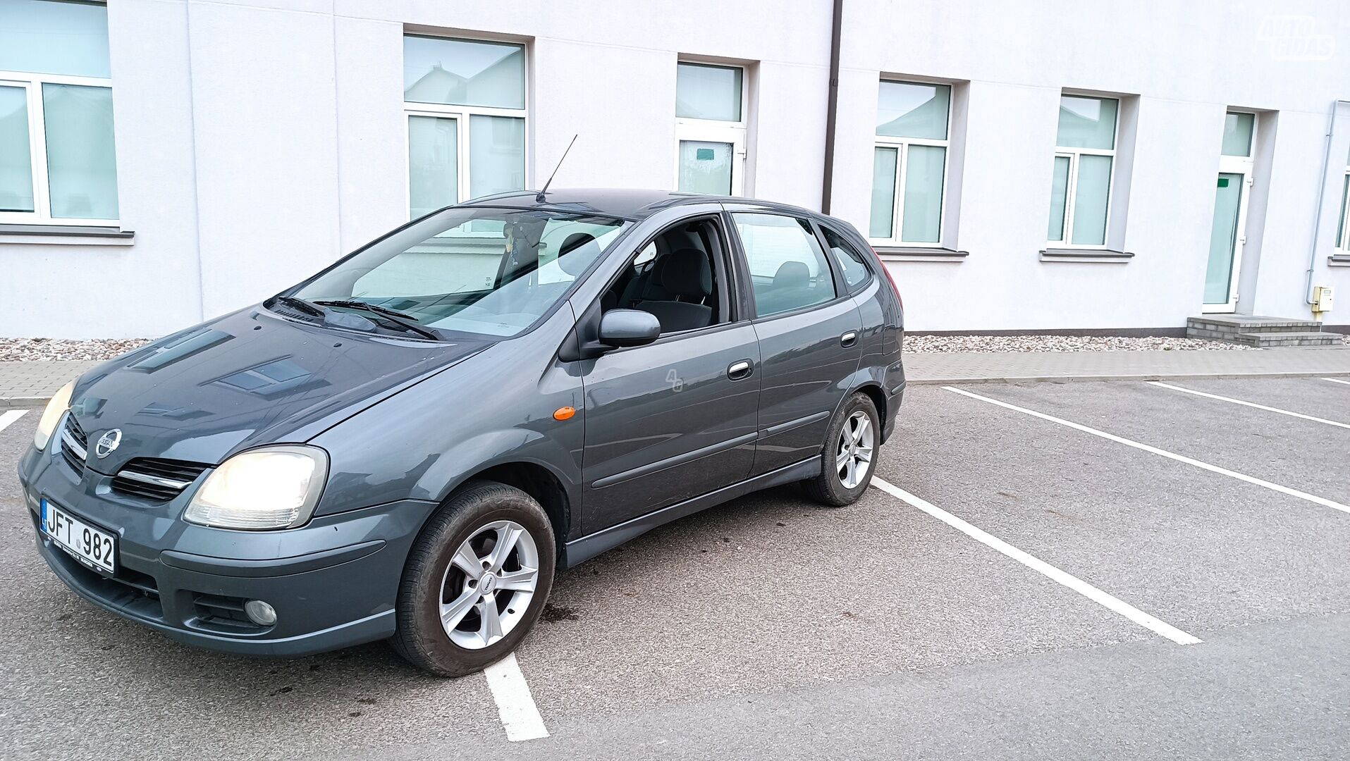 Nissan Almera Tino 2003 m Hečbekas