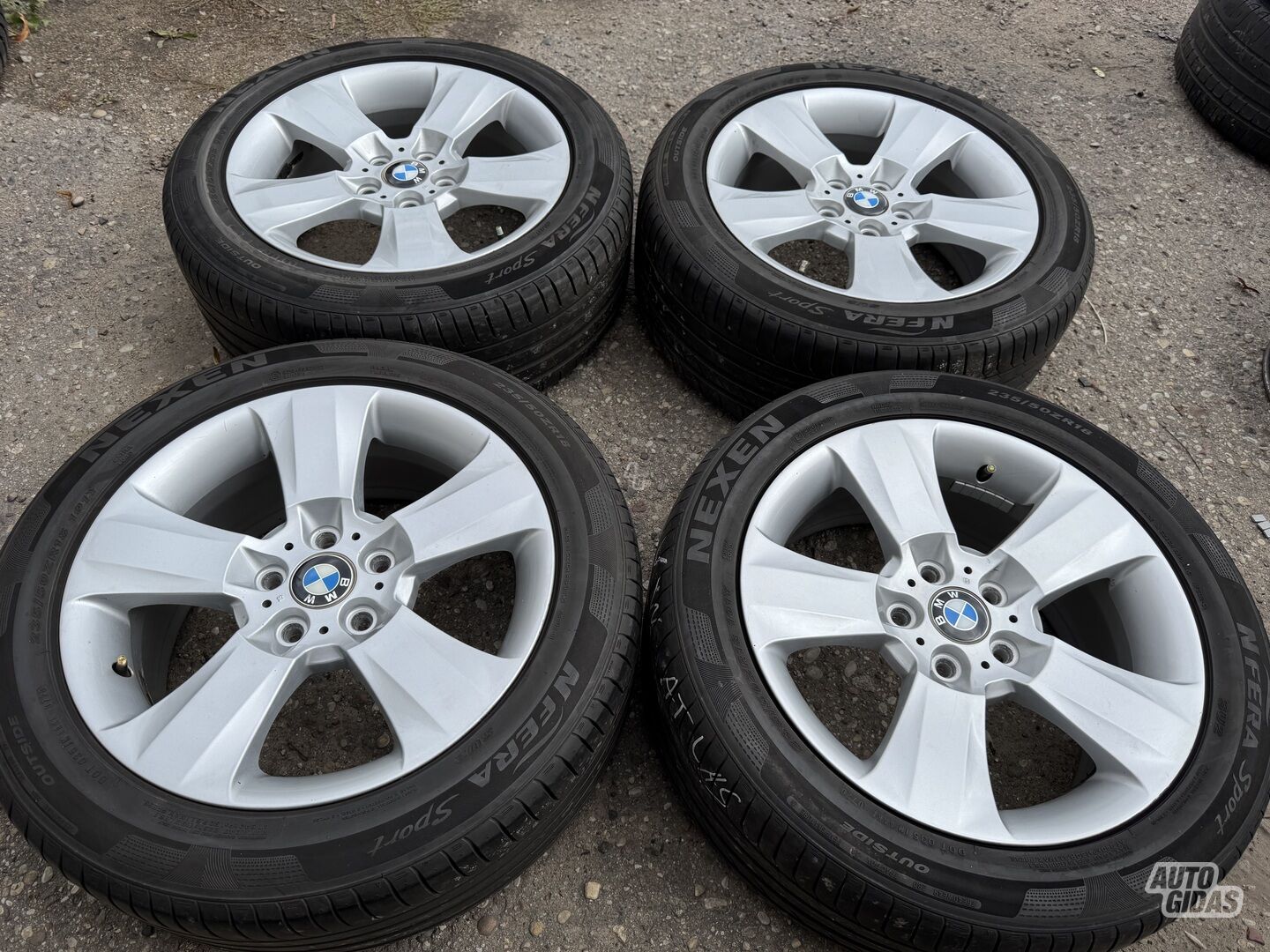 BMW Siunciam, 8J ET46 light alloy R18 rims