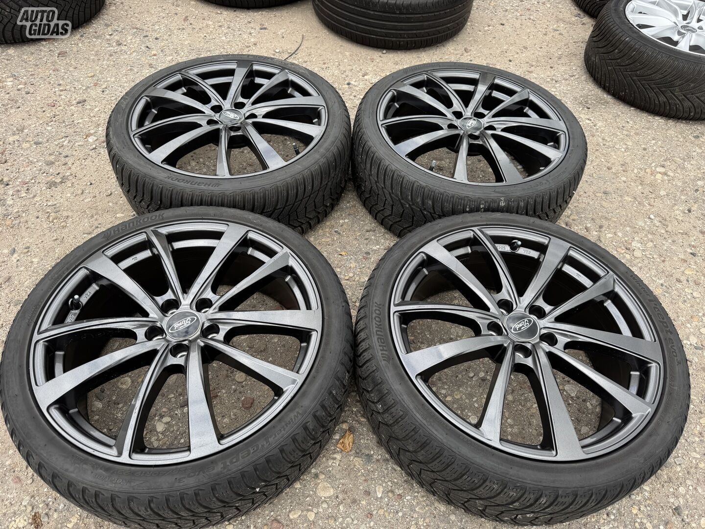 Ford Siunciam, 7.5J ET46 light alloy R19 rims