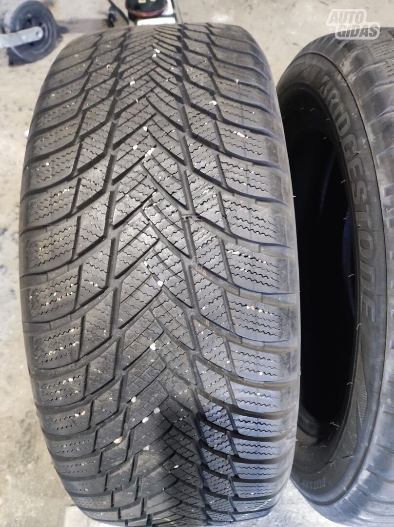 Bridgestone R17 зимние шины для автомобилей