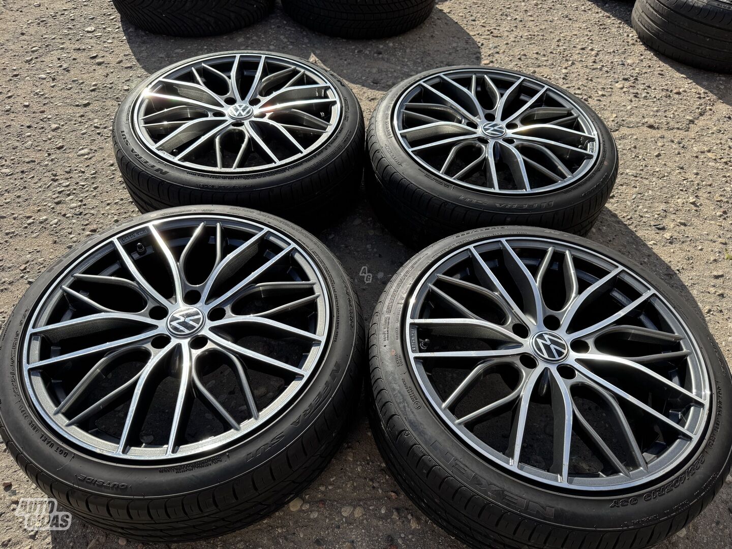 Volkswagen Siunciam, 8.5J ET25 light alloy R19 rims