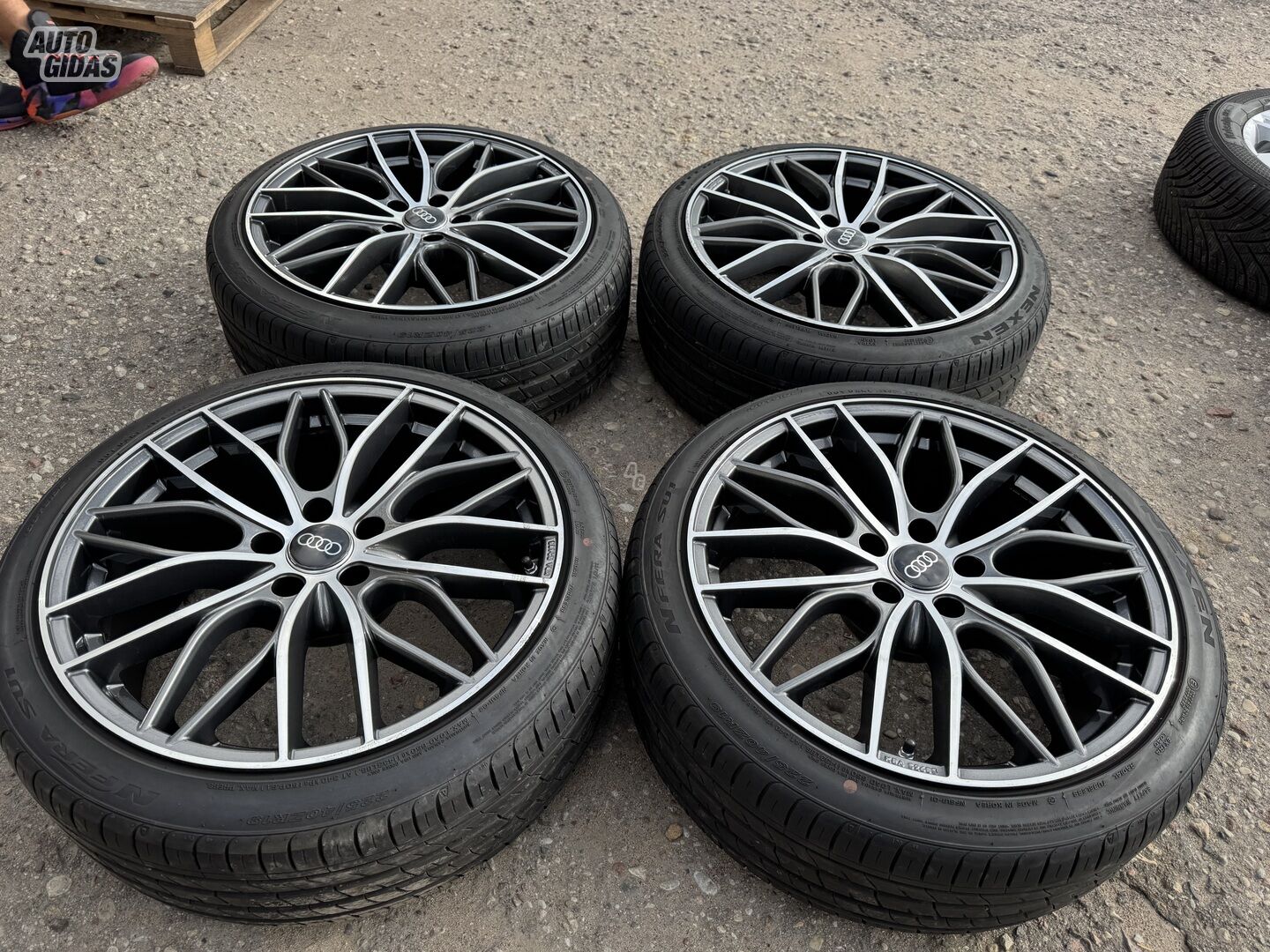 Audi Siunciam, 8.5J ET25 light alloy R19 rims