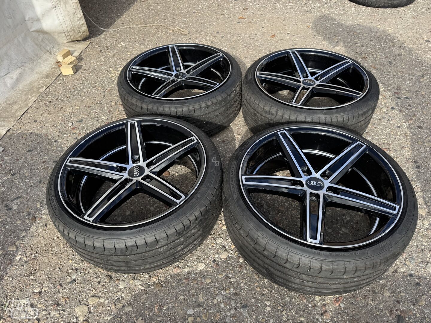 Audi Siunciam, 8.5J ET45 light alloy R19 rims