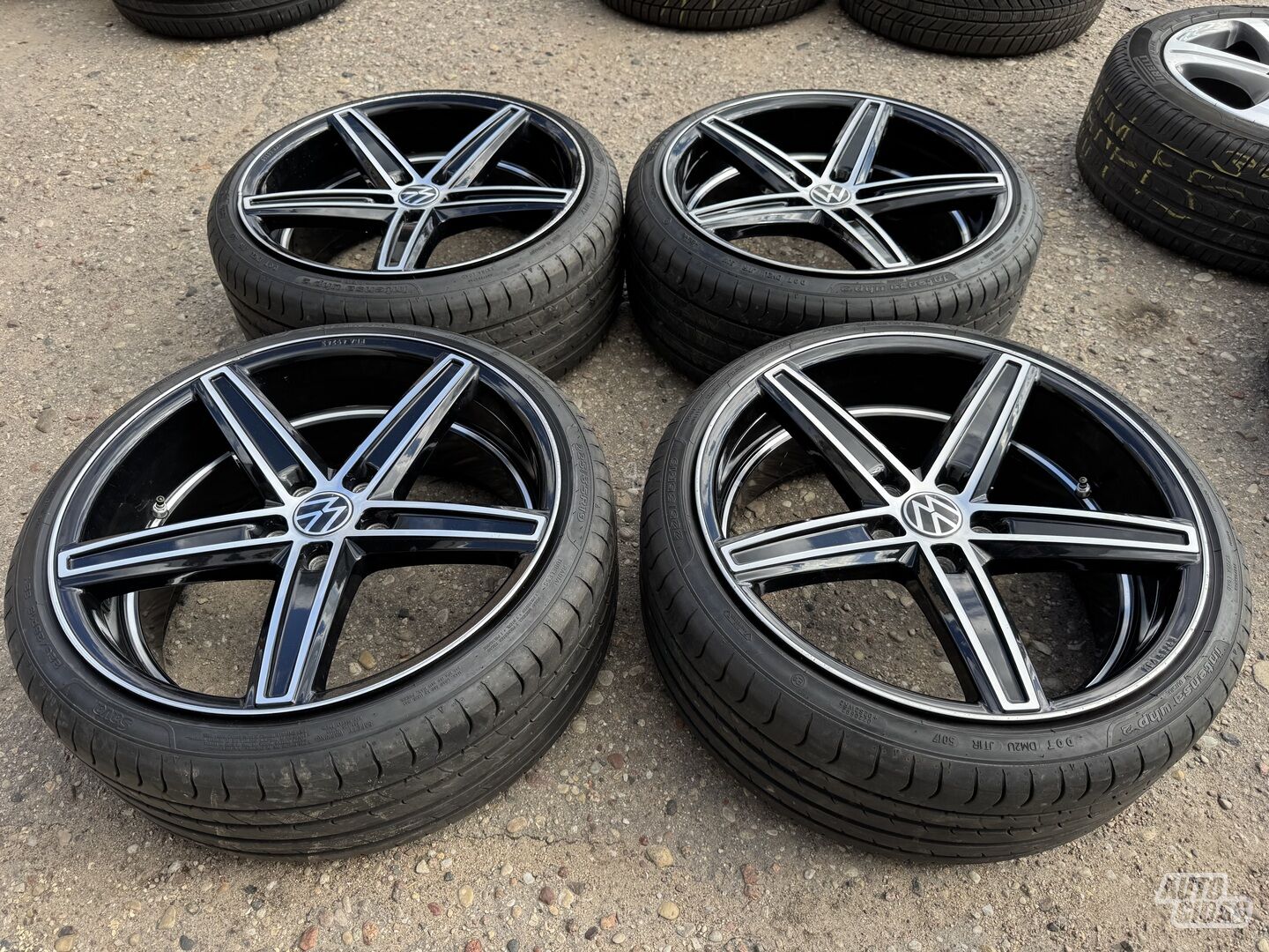 Volkswagen Siunciam, 8.5J ET45 light alloy R19 rims