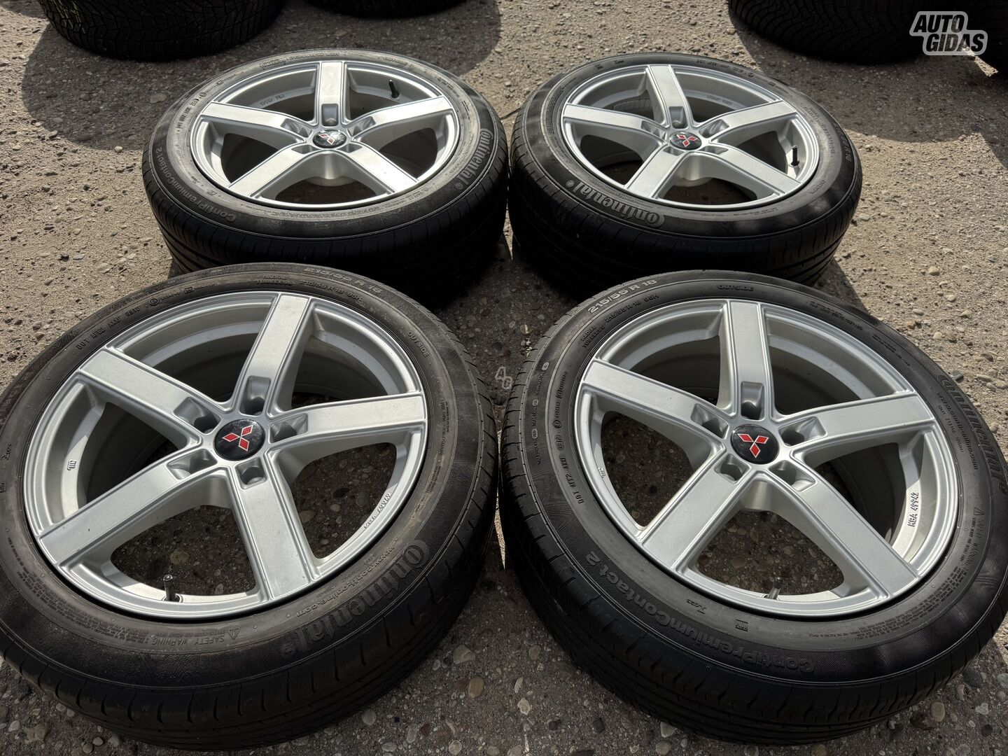 Mitsubishi Siunciam, 8J ET35 light alloy R18 rims