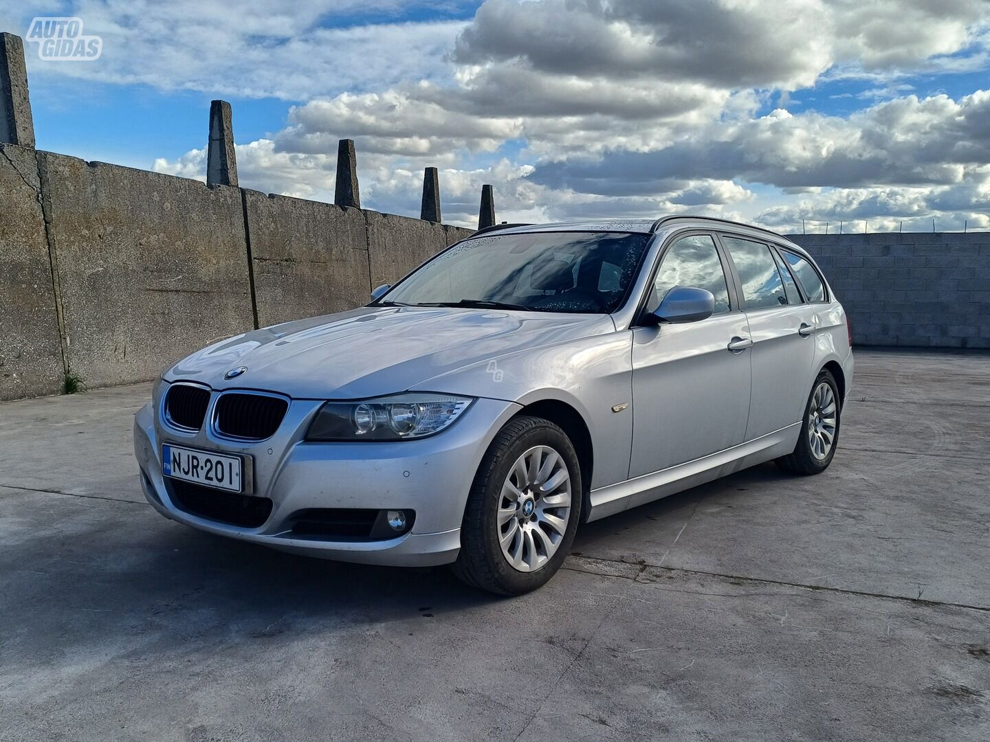 Bmw 318 E91 2010 y