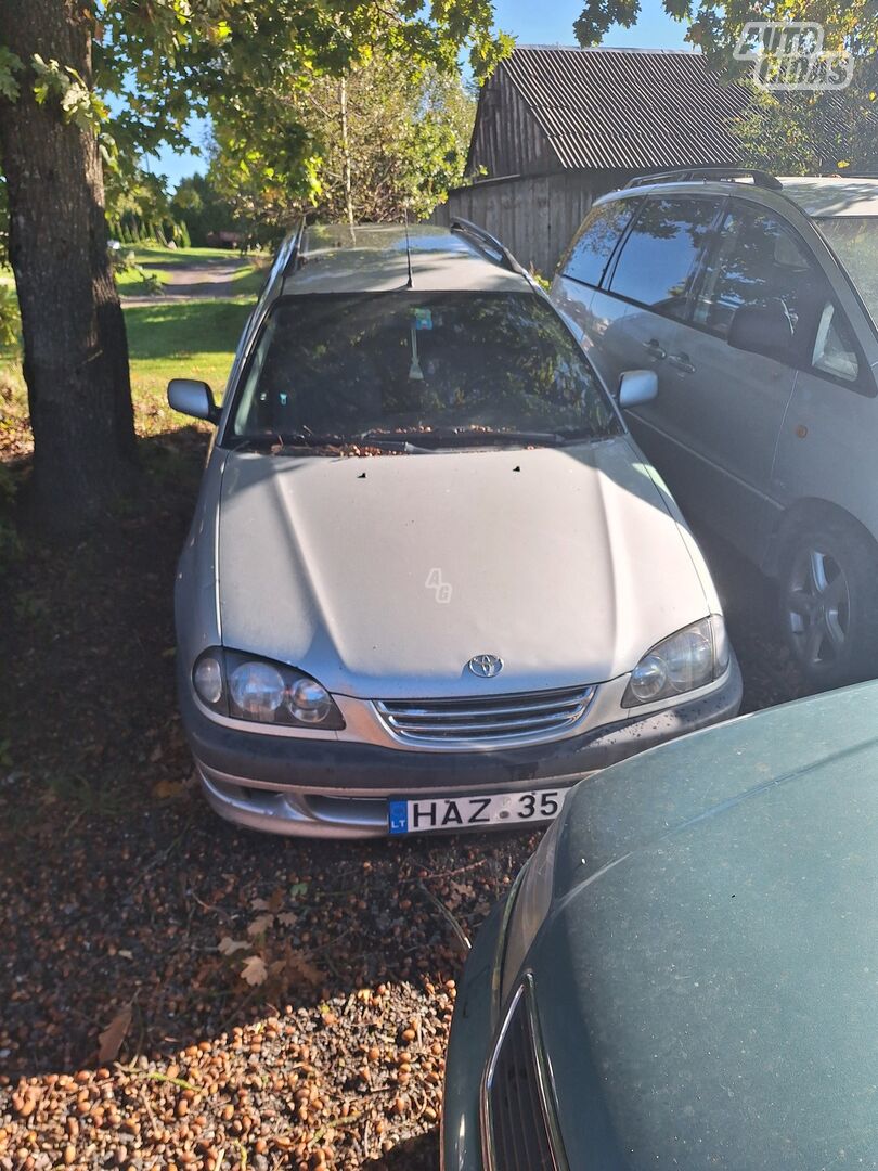 Toyota Avensis 1999 y Wagon