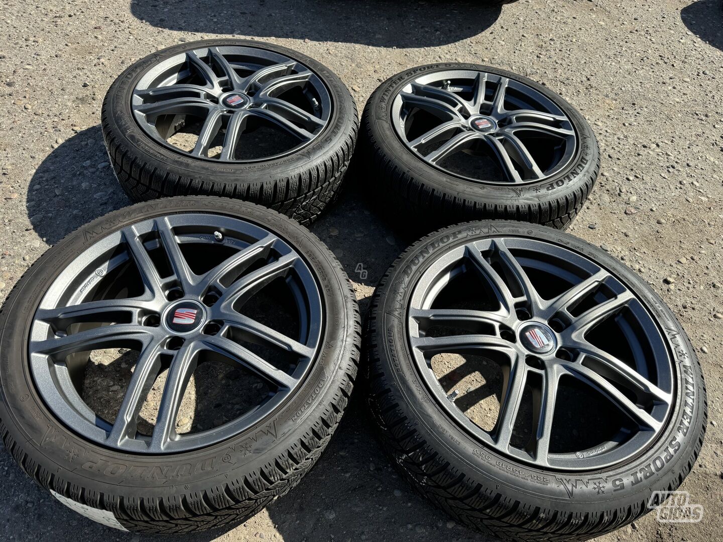 Seat Siunciam, 7.5J ET42 light alloy R18 rims