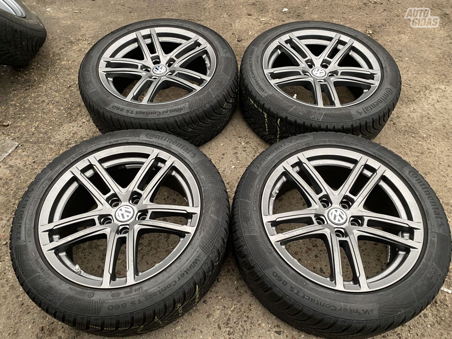 Volkswagen Siunciam, 7J ET45 light alloy R17 rims