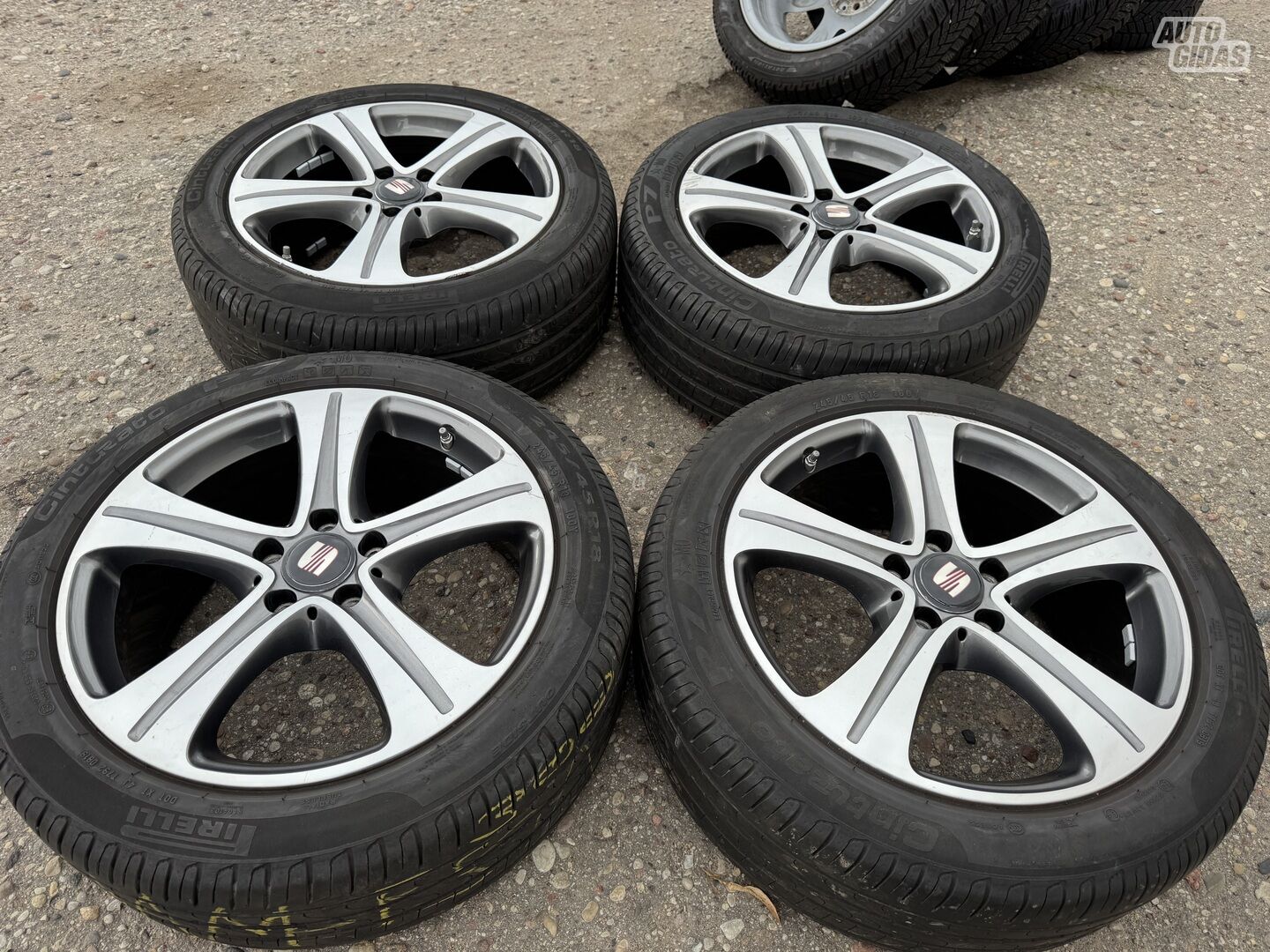 Seat Siunciam, 8J ET43 light alloy R18 rims