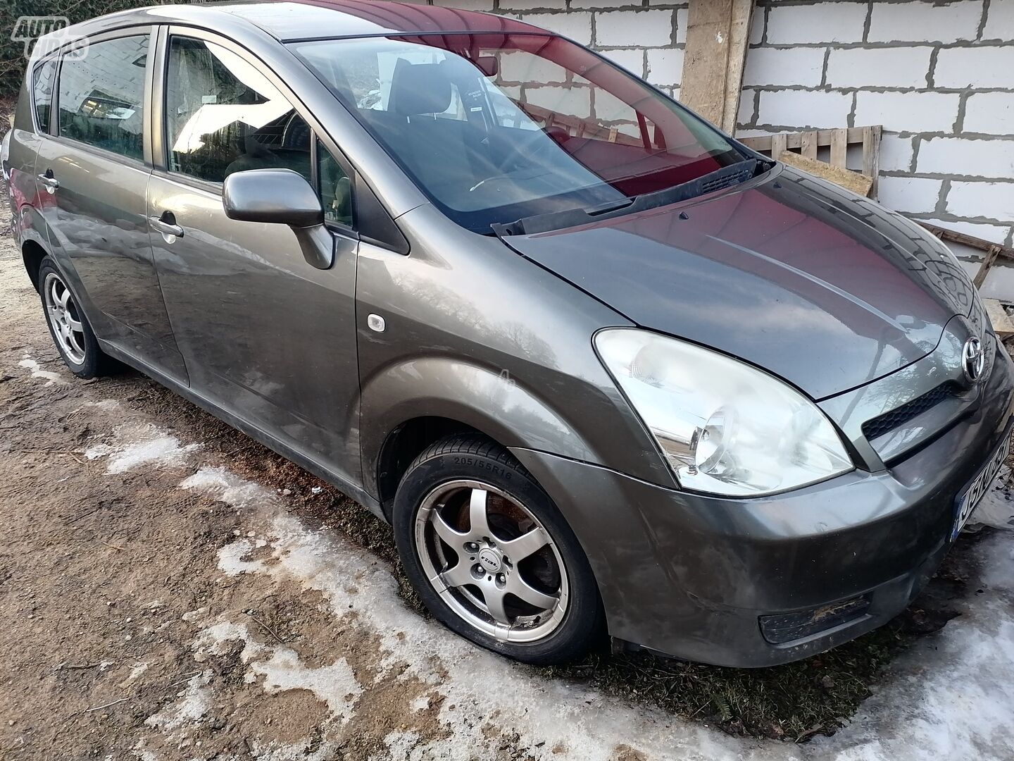 Toyota Corolla Verso II 2006 y parts