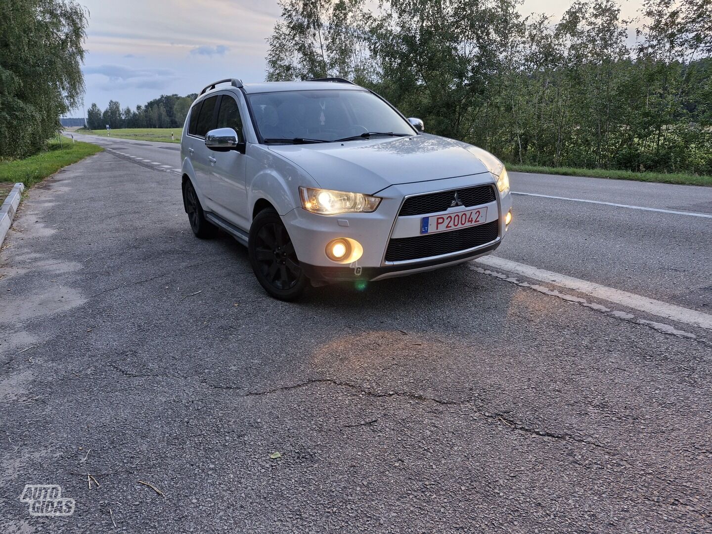 Mitsubishi Outlander 2010 y Off-road / Crossover