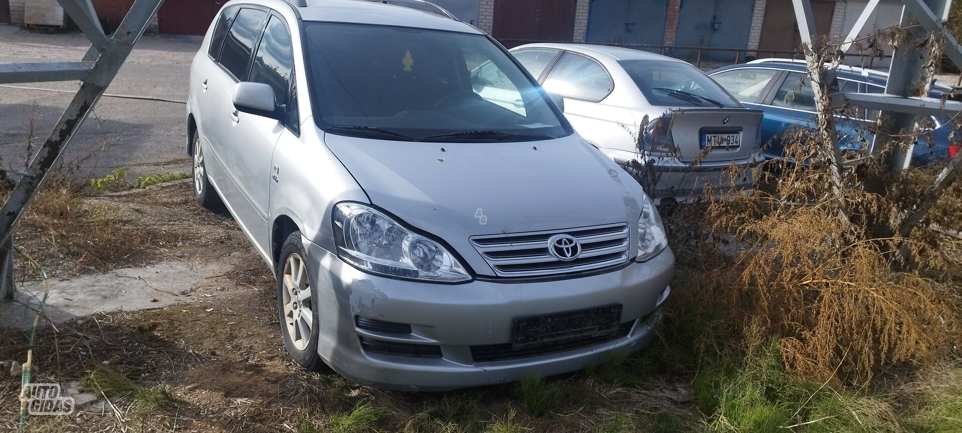 Toyota Avensis Verso 2004 y Van