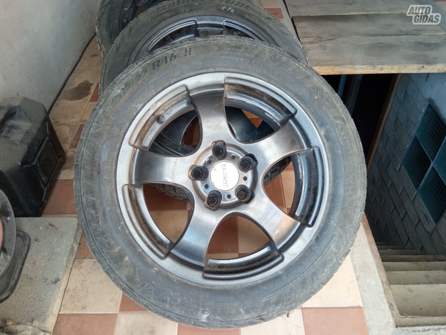 Passat light alloy R16 rims