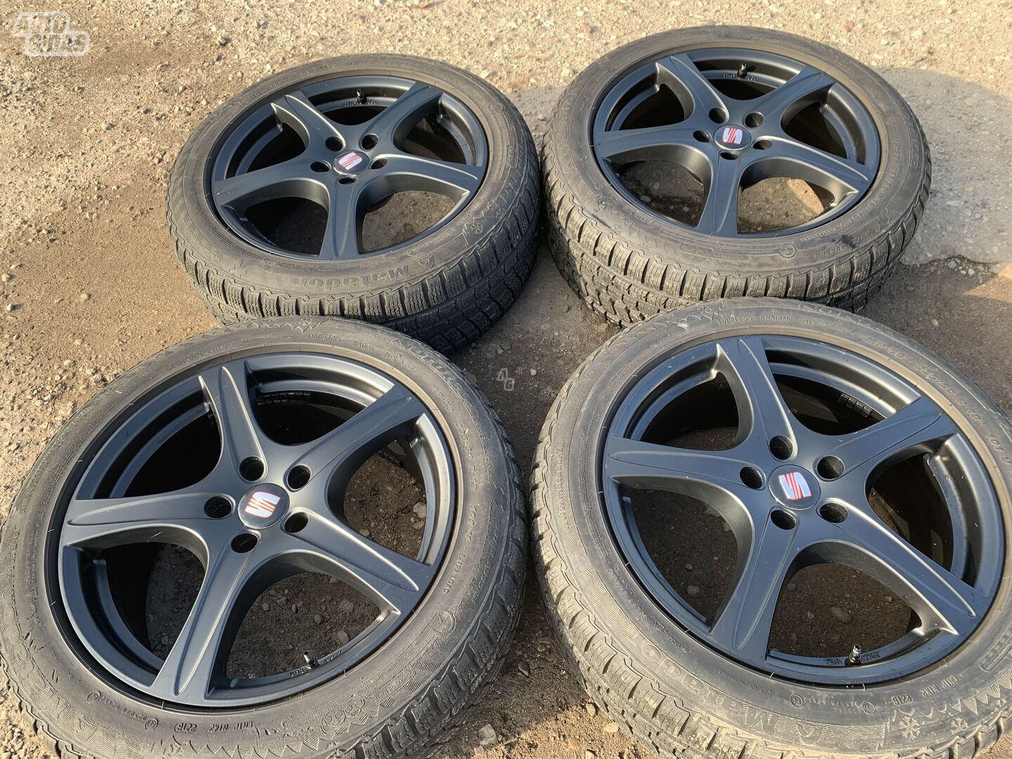 Seat Siunciam, 7J ET37 light alloy R17 rims