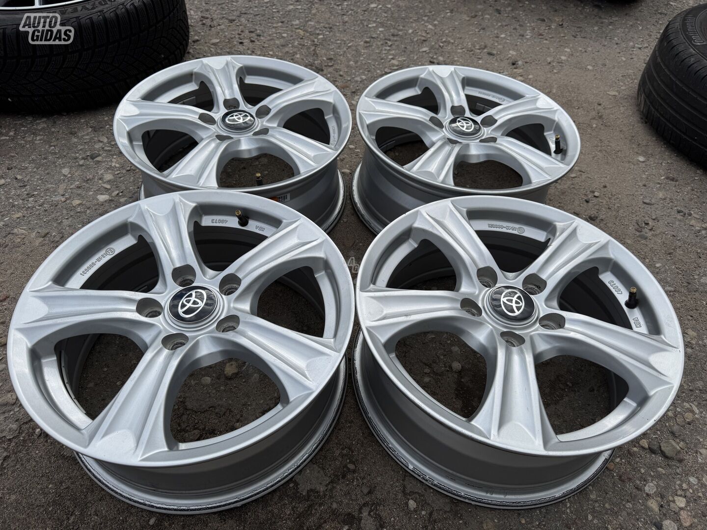 Toyota Siunciam, 6.5J ET45 light alloy R16 rims