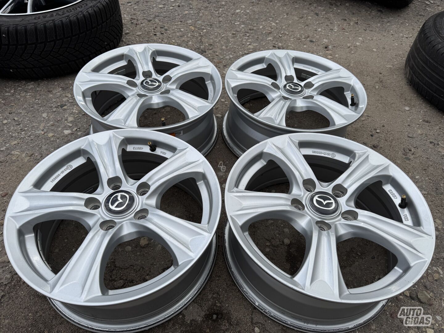 Mazda Siunciam, 6.5J ET45 light alloy R16 rims