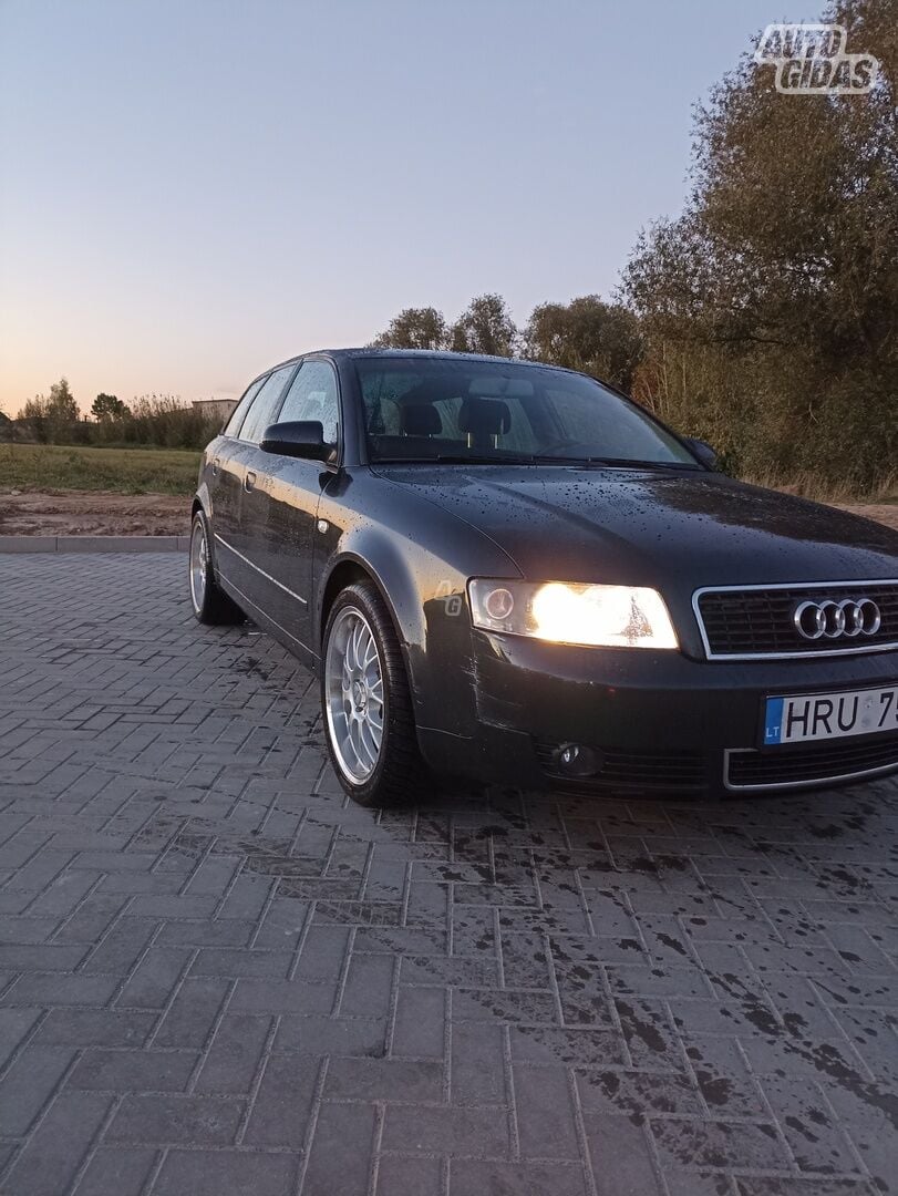 Audi A4 3208 2004 y