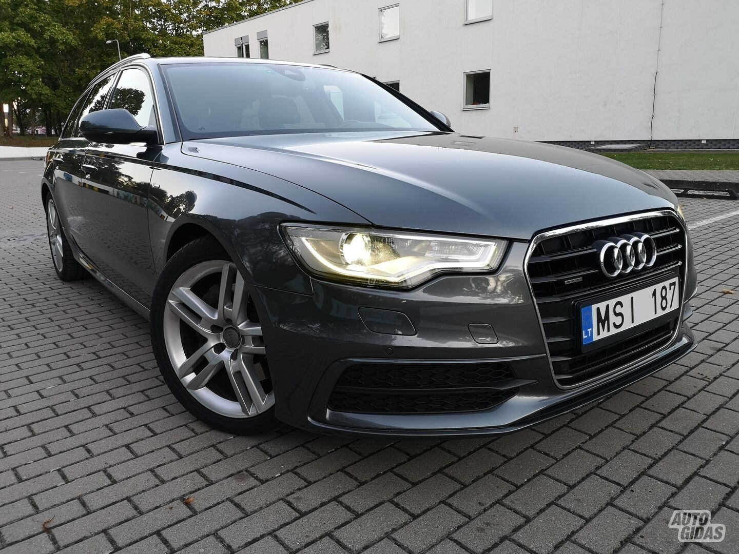 Audi A6 2012 г Универсал